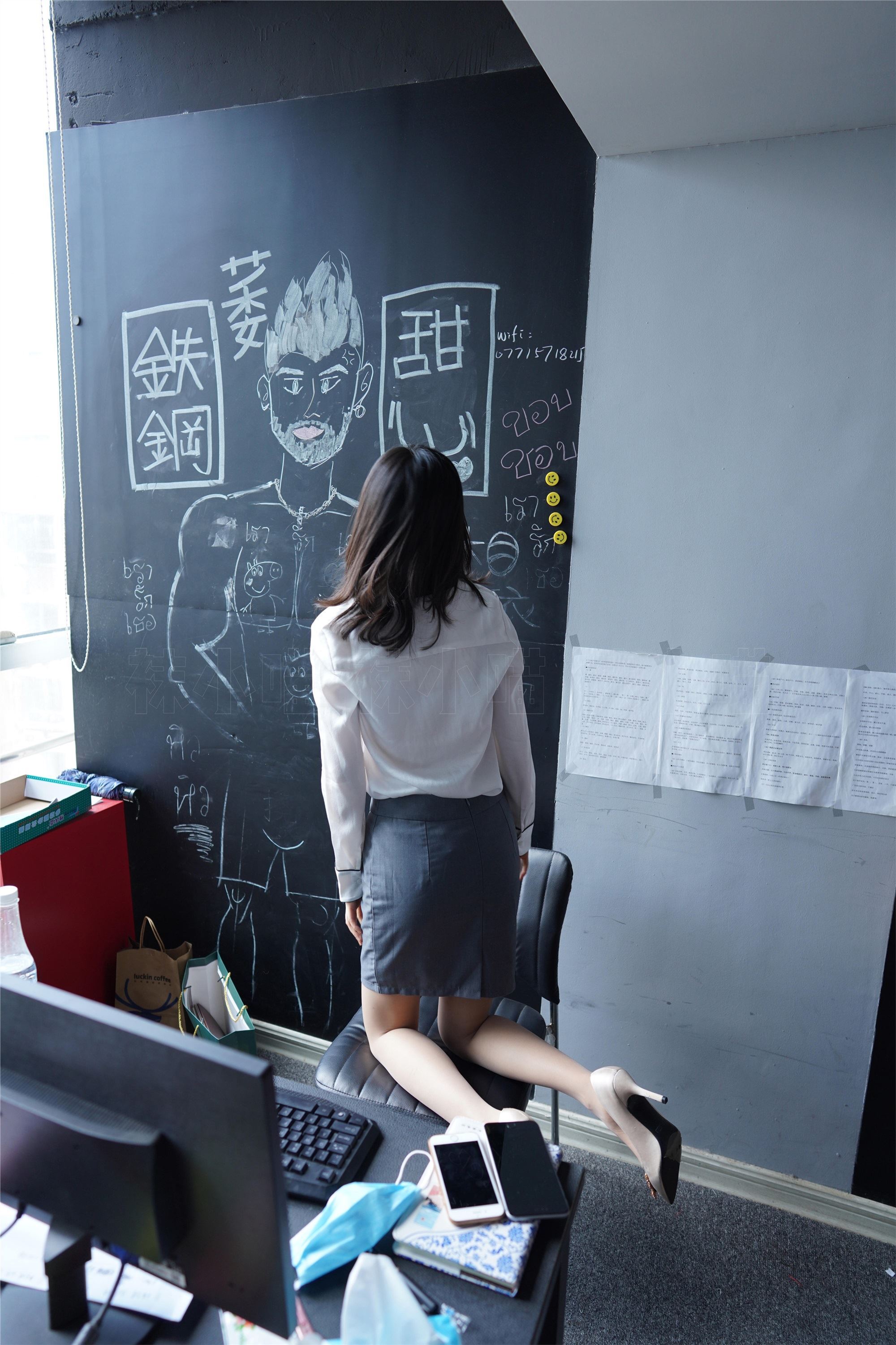 KittyWawa袜小喵  KT176《窥探女上司》